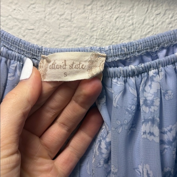 Altar'd State Blue Floral Puff Sleeve Blouse size small - Picture 2 of 5